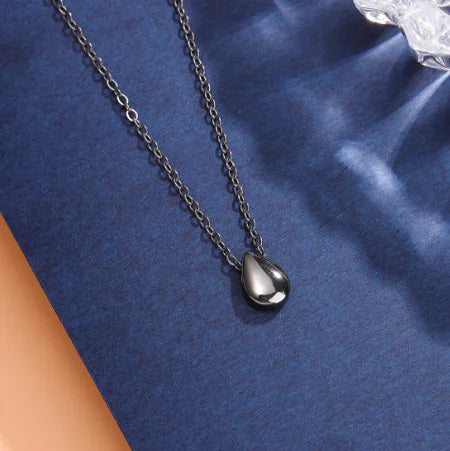 Simple Geometric Black Pendant Necklace for Elegance