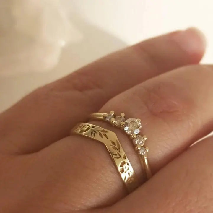 Simple Diamond V-Shaped Wreath Ring