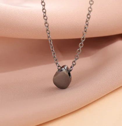 Simple Geometric Black Pendant Necklace for Elegance