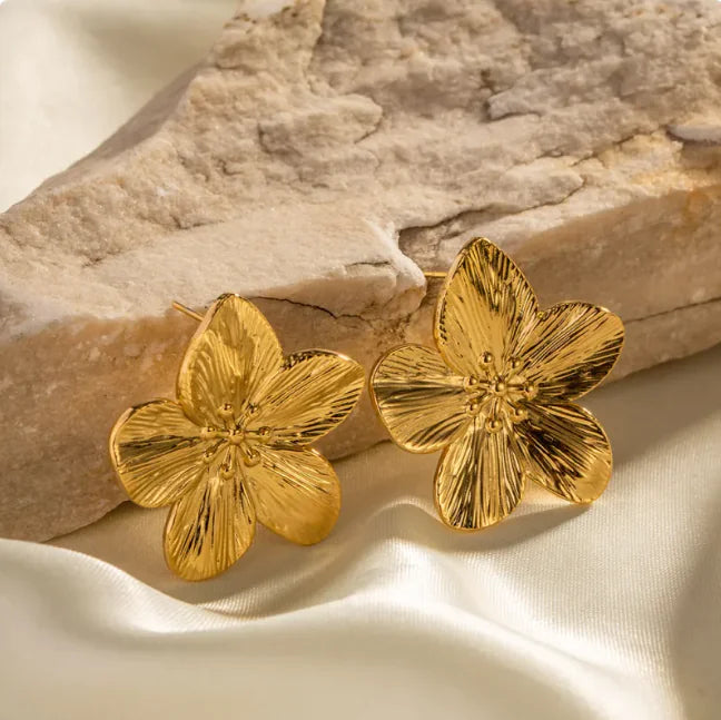 Retro Petal Gold Stud Earrings